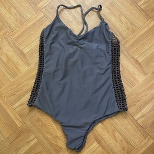 Posh Pua one piece med